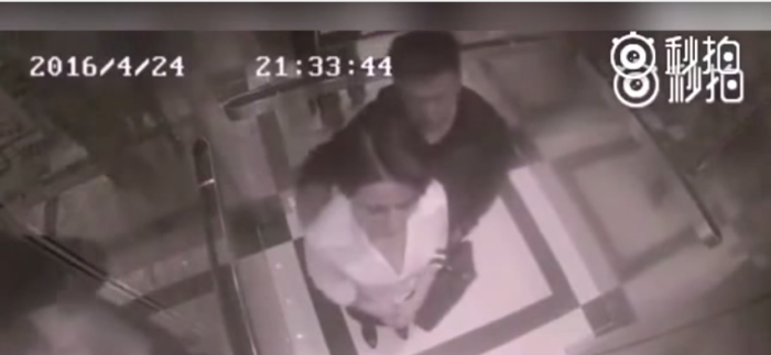 Hombre quiso sobrepasarse con una mujer en ascensor en China: Así reaccionó ella