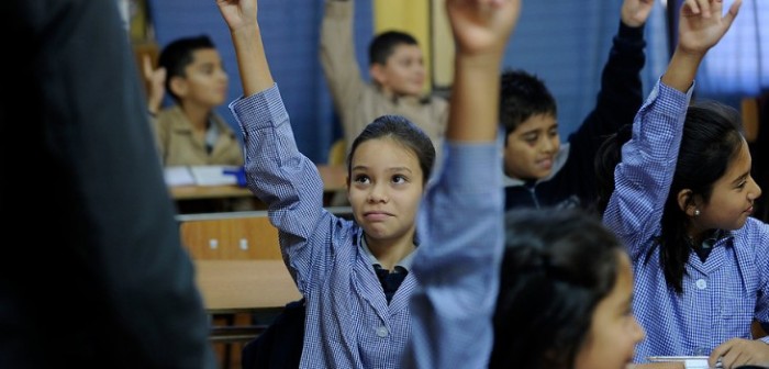 Buscan profesores chilenos para hacer clases en EEUU con ‘casi todos’ los gastos pagados