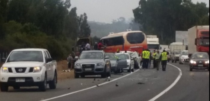 Colisión de máquina de Pullman Bus y vehículo deja 3 muertos y 9 heridos en Casablanca