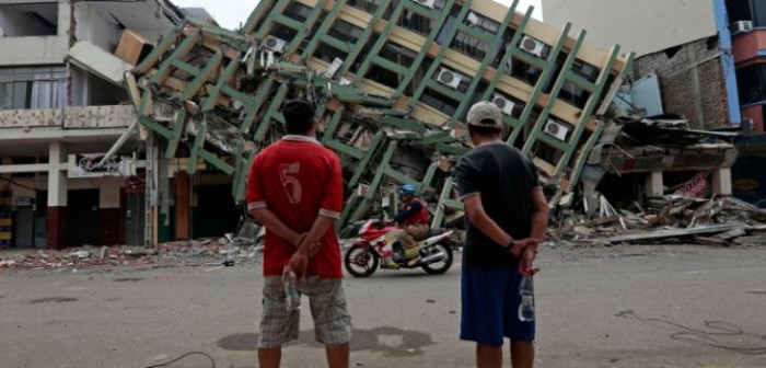 Nuevo terremoto sacudió a Ecuador mientras los muertos por la serie de sismos llegan a 587