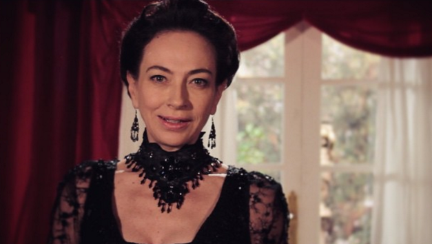 Actriz de 'La Poseída' posa semidesnuda para Revista Viernes