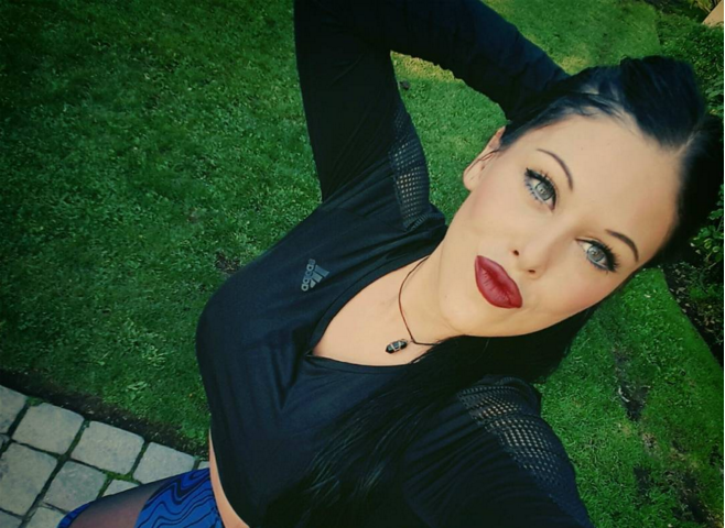 Sin pudor: Rubi comparte fotografía en topless en Instagram