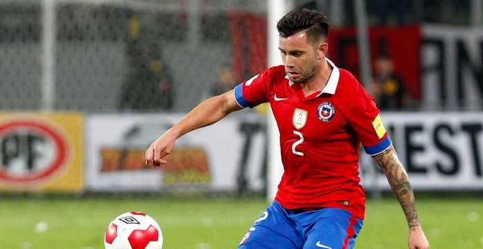 Respira Pizzi: Eugenio Mena sólo presentaría esguince leve en tobillo derecho