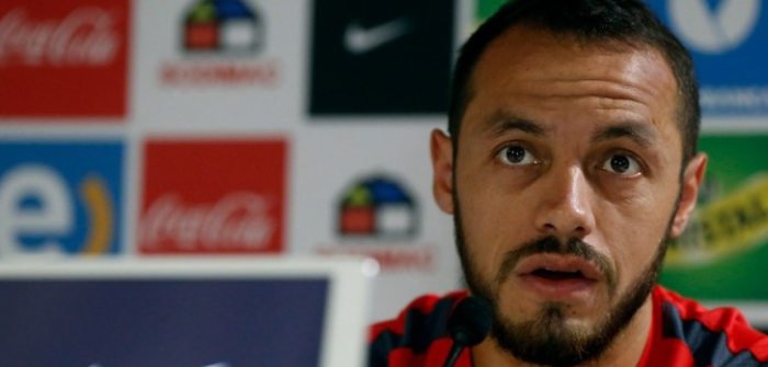 Marcelo Díaz comparte foto de fea herida que le quedó tras duro cruce con rival