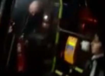 Chofer del Transantiago roció con un extintor a pasajeros en un minuto de furia