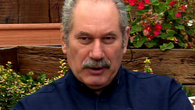 Pedro Engel revela la pícara manera en que vive el amor: Tiene dos pololas