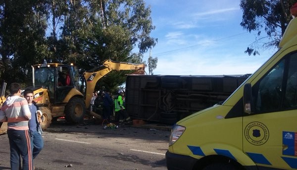 Triple colisión deja al menos 4 fallecidos y una quincena de heridos en ruta a Carahue