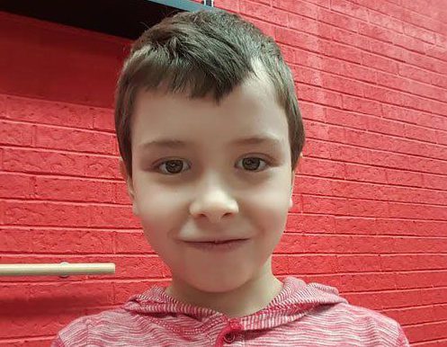 Madre recurrió a una original técnica para explicarle a desconocidos el autismo de su hijo