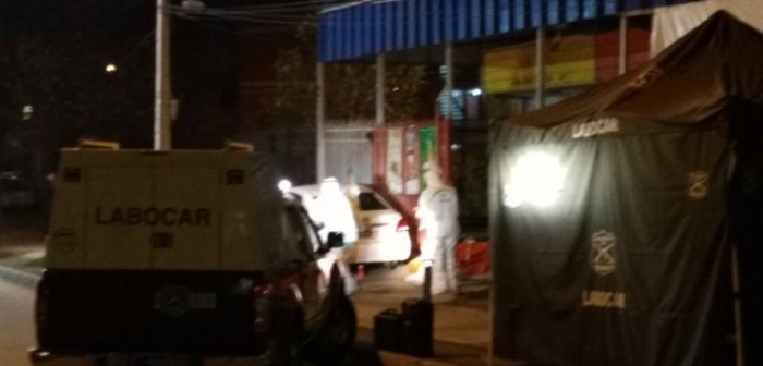 Dos personas murieron en botillería de Recoleta tras posible ajuste de cuentas