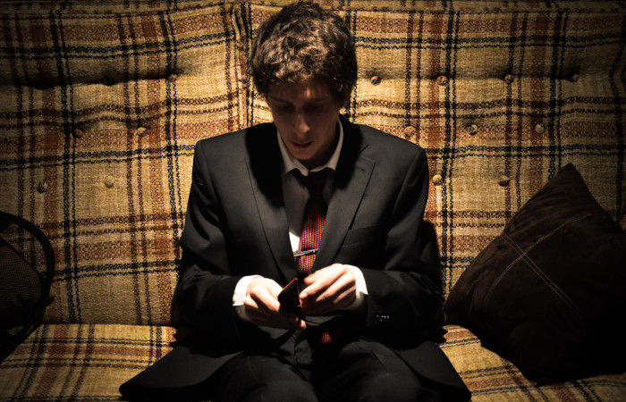 Joven soltero no encontró una cita para su baile de graduación: invitó a su gato