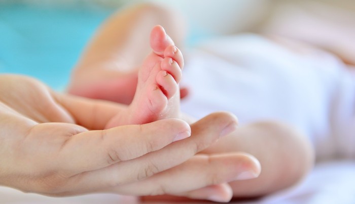 PDI indaga muerte de lactante en Maipú: madre se quedó dormida mientras lo amamantaba