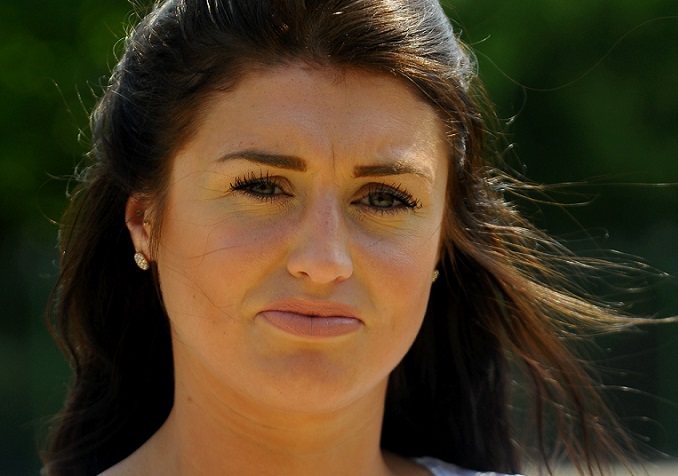 Las desgarradoras fotos de una joven golpeada brutalmente por cita de Internet