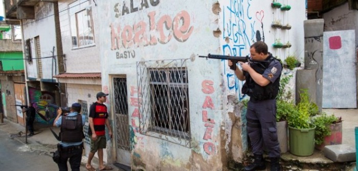 Investigan posible violación de 30 hombres en contra de una adolescente de 17 años