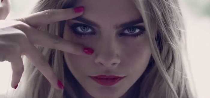 Cara Delevigne fue detenida tras rebelde reacción a revisión de seguridad en París
