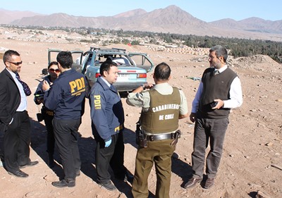 Carabinero evita atropello baleando en la cabeza a uno de los ocupantes del auto