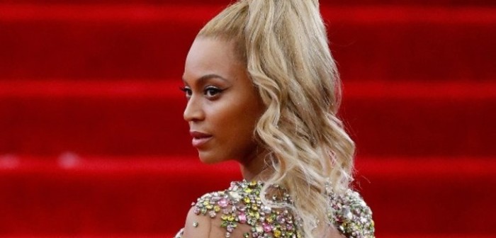 ¡Tremenda ilusión! Revelan lo que usan las famosas debajo de destapados vestidos