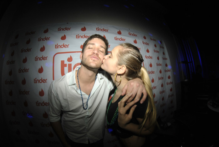 Las 4 fotos que toda mujer debe tener si quiere tener éxito en los sitios o apps de citas