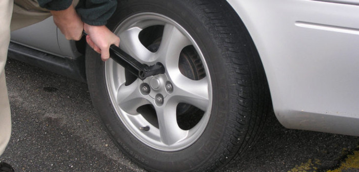 Asesinan a hombre mientras cambiaba el neumático de su auto en Temuco