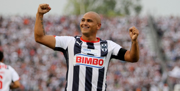 Despedirán a lo gran al 'Chupete' Suazo en México
