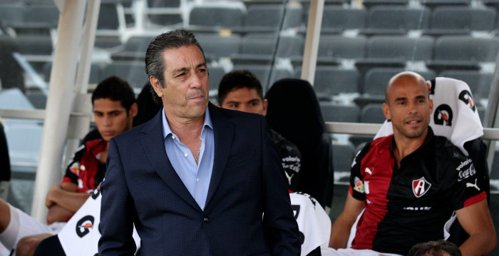 DT de Cruz Azul reveló que dos seleccionados chilenos reforzarán al equipo