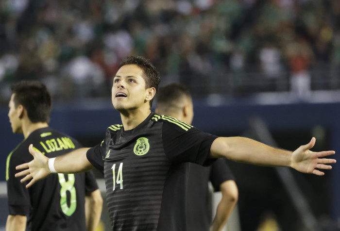 'Chicharito' elogió a Aránguiz y Vidal en la previa al duelo Chile-México