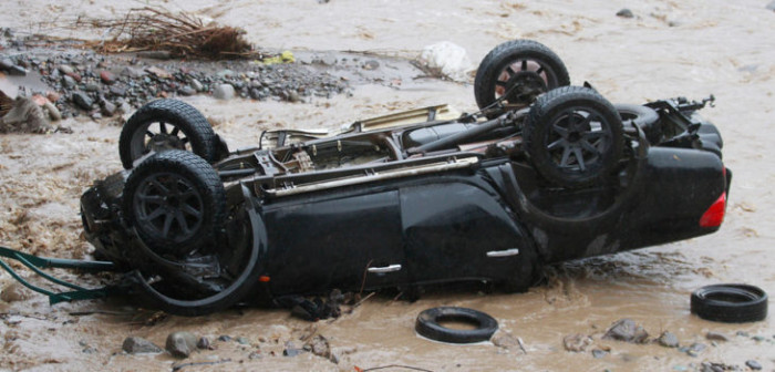 La historia tras la caída de un auto a río Mapocho: joven inventó robo del vehículo