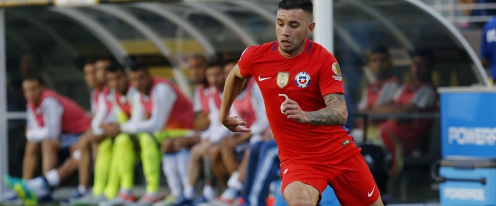 Eugenio Mena sufrió desgarro y le dice adiós a la Copa América Centenario