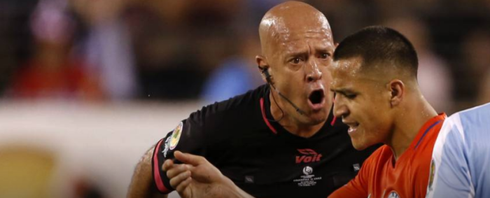 La hilarante conversación entre Alexis Sánchez y el árbitro en la final