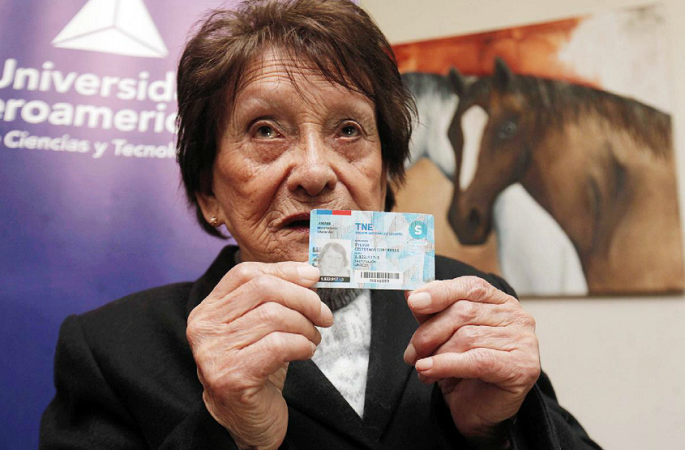 Inspirador: Abuelita se recibió de Trabajo Social a sus 93