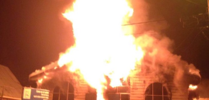 Incendian templo evangélico tras desalojarlo a balazos en Padre Las Casas