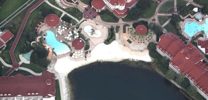 Hallan cadáver de niño de 2 años arrastrado por un caimán en un hotel de Disney