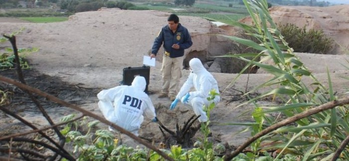 Arica: Encuentran cuerpo enterrado a escasa profundidad y junto a envases de jugo de 1996