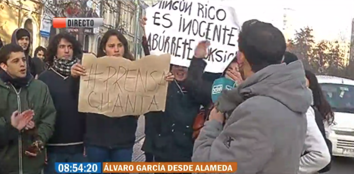 Álvaro García sufrió funa de estudiantes durante despacho para el 'Buenos días a todos'