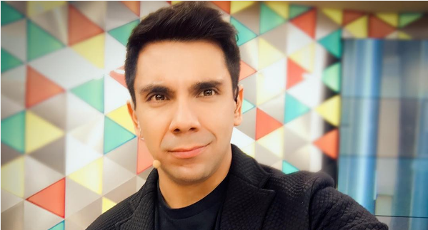 Todo por 'La Roja': Juan Pablo Queraltó se hizo look futbolero para apoyar a la selección