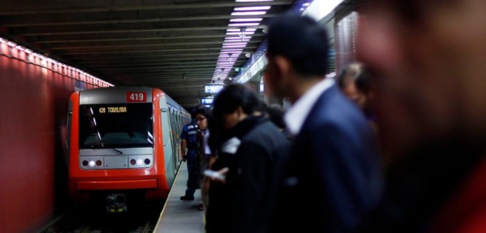 Detienen a artista callejero acusado de agredir a guardia del Metro