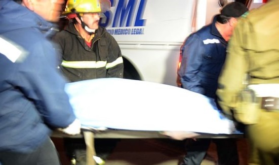 Embarazada de 8 meses muere luego que auto chocara paradero donde esperaba locomoción