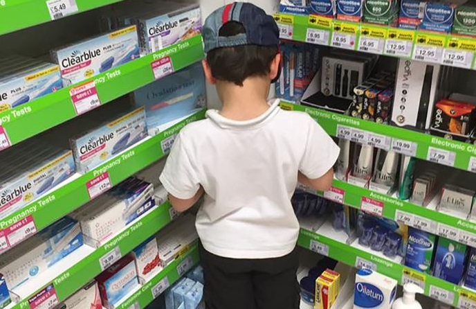 Madre captura el que podría ser un perfecto anuncio para la anticoncepción