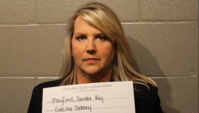 Cámaras de seguridad revelan abusos sexuales de profesora de 51 años contra alumno