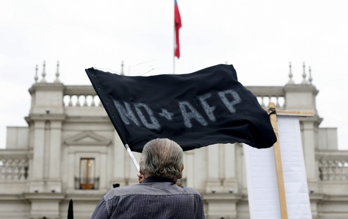Bajo del mar: La ingeniosa protesta de una chilena aburrida del sistema de AFP