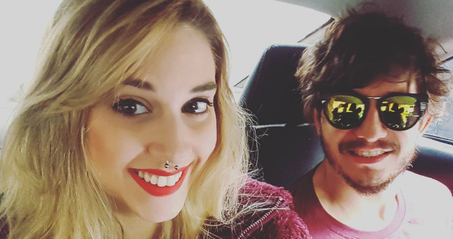 Gemma Collado y Coke comparten primeras fotografías en España