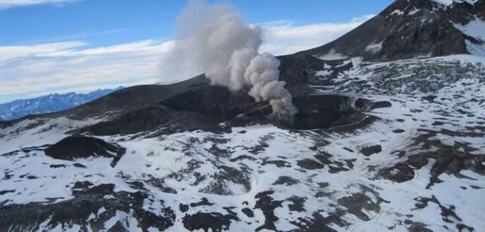 Decretan Alerta Amarilla en el complejo volcánico Planchón-Peteroa en el Maule