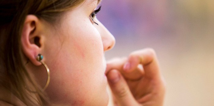 ¿Mal hábito? Por estas razones no es tan malo comerse las uñas