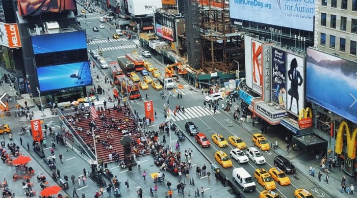 Artistas callejeros golpearon a chilenos por dar baja propina en Times Square