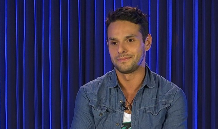 Óscar Garcés comparte alocado video desnudándose en el norte del país