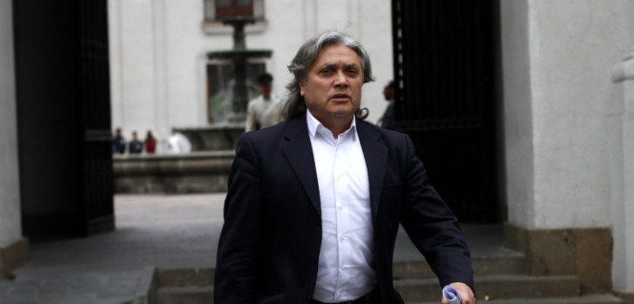 Manifestantes contra las AFP expulsaron con insultos y empujones a senador Navarro