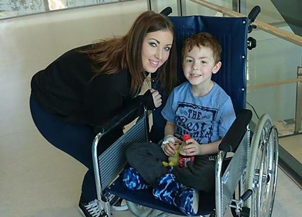 Bebé estuvo cuatro meses sin ir al baño: fue internado en hospital tras vomitar heces