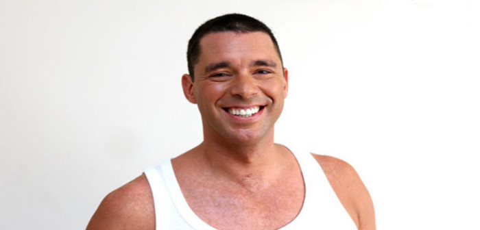 José Miguel Pujol se desnuda en YouTube para protestar contra políticos corruptos