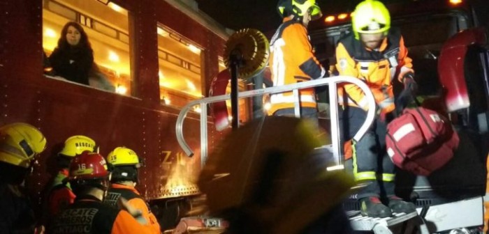 Colisión entre bus y Tren del Recuerdo deja a ocho lesionados en Estación Central