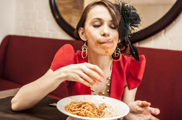 Aprende a comer pastas con encanto y dignidad siguiendo estos 6 sencillos pasos