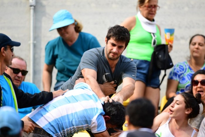 La arenga con la que hinchas brasileños se burlan de argentinos en JJOO: involucra a Chile